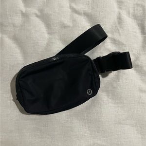 OG Lululemon everywhere belt bag 1L